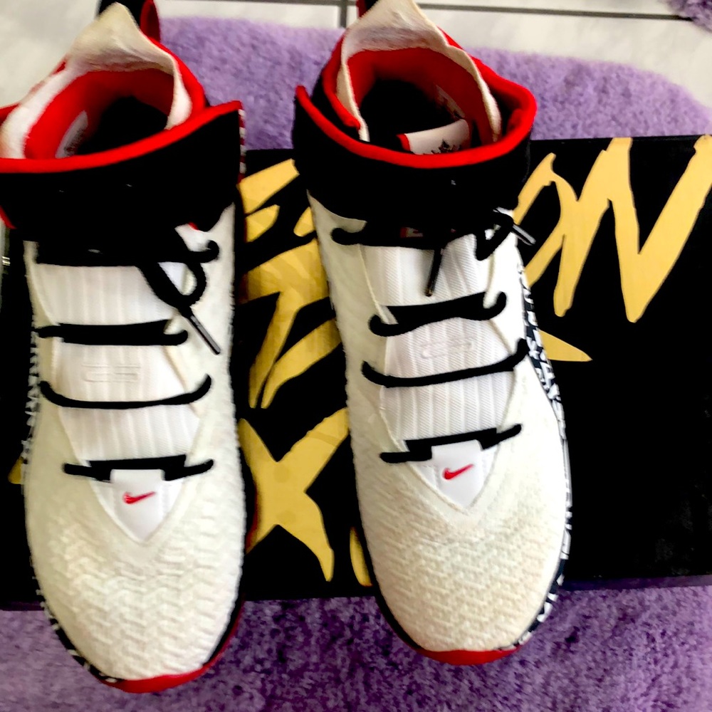 Lebron 17 graffiti size 9